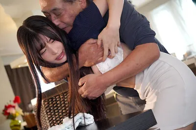 Bố ông xã biến thái ép làm tình con dâu rồi còn bắn cả vào trong