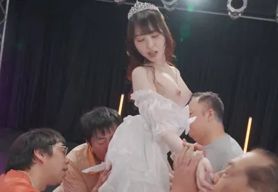 Nữ ca sĩ trẻ vừa giỏi hát còn vừa giỏi đụ với fan hâm mộ