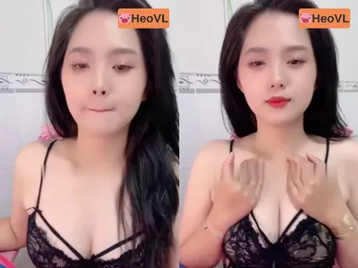 Ghệ răng khểnh khoe dương vật tròn trắng