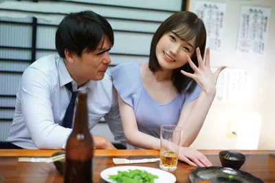 Bà xã xin gã chồng đi họp lớp rồi mất liên lạc sau khi tình cũ đưa vào khách sạn