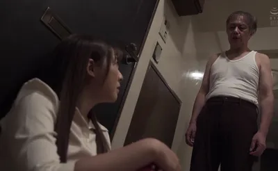 Cãi nhau với ông xã, bà xã được bác nhà cạnh bên tốt bụng an ủi