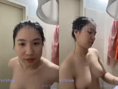 Gái vú ngon, vừa call với em người yêu vừa tắm