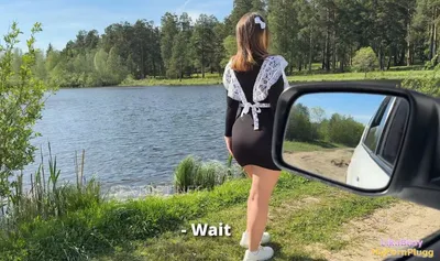 Bắt gặp em em học sinh dễ thương đang đi dạo một mình ở hồ tuyền lâm