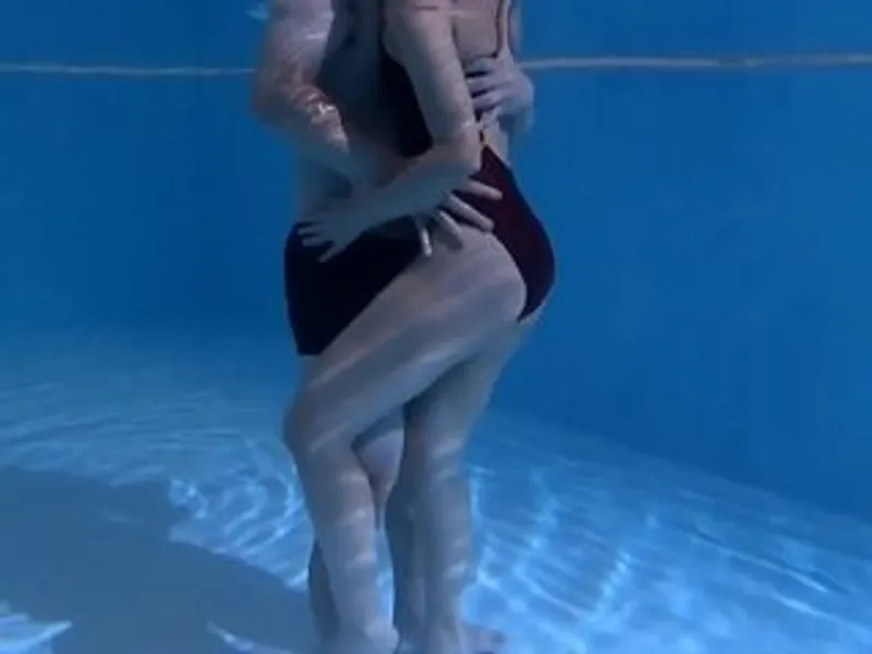 ông chồng lạnh nhạt, vợ địt trộm với hlv dạy bơi