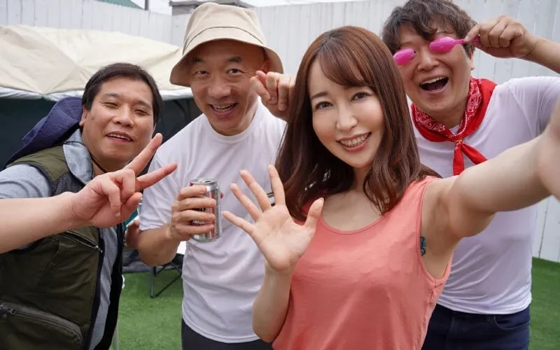 Chồng yêu để vợ cắm trại 3 ngày 2 đêm với hiệp hội khu phố mà không biết…