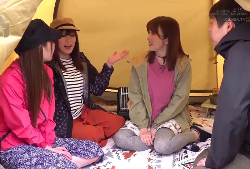 Chuyện lạ đời, ông chồng thay bà xã đi cắm trại với mấy cô bạn của vợ ở khu phố…